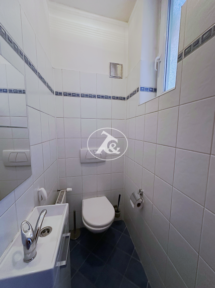 Nadčasový 2-izbový byt po rekonštrukcii v Starom Meste – Obchodná ul.