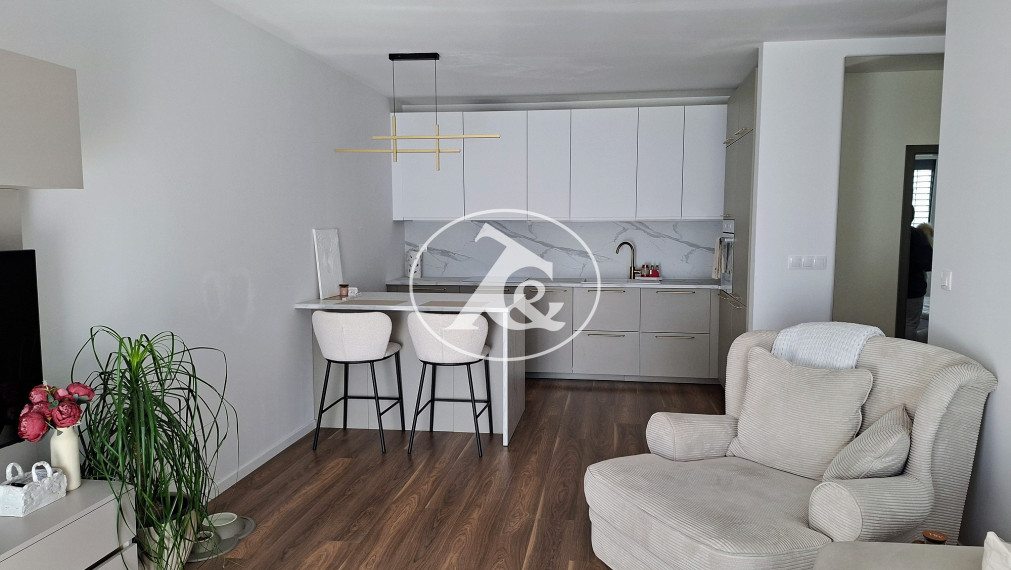 NOVOSTAVBA S PARKOVANÍM - PRÍJEMNÝ 2-IZB.BYT S BALKÓNOM, VKUSNE ZARIADENÝ, UL. Pri vápenickom potoku