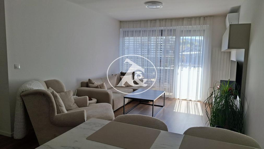 NOVOSTAVBA S PARKOVANÍM - PRÍJEMNÝ 2-IZB.BYT S BALKÓNOM, VKUSNE ZARIADENÝ, UL. Pri vápenickom potoku