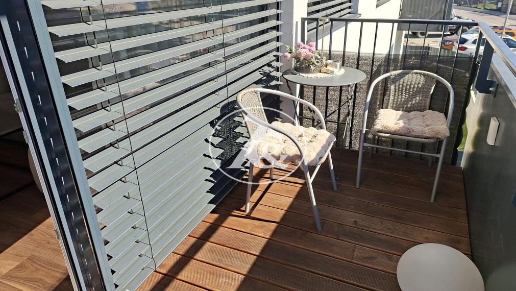 NOVOSTAVBA S PARKOVANÍM - PRÍJEMNÝ 2-IZB.BYT S BALKÓNOM, VKUSNE ZARIADENÝ, UL. Pri vápenickom potoku