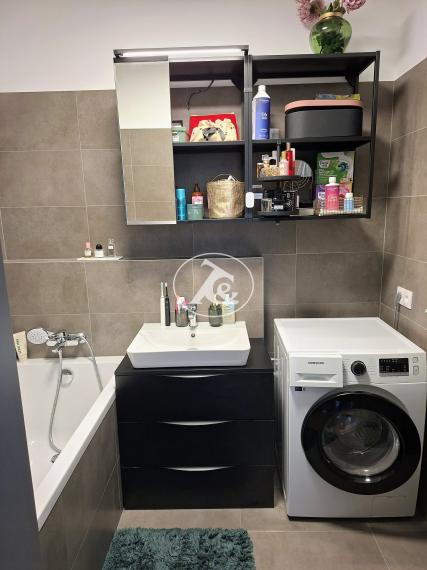 NOVOSTAVBA S PARKOVANÍM - PRÍJEMNÝ 2-IZB.BYT S BALKÓNOM, VKUSNE ZARIADENÝ, UL. Pri vápenickom potoku