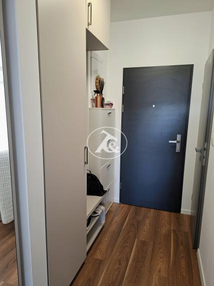 NOVOSTAVBA S PARKOVANÍM - PRÍJEMNÝ 2-IZB.BYT S BALKÓNOM, VKUSNE ZARIADENÝ, UL. Pri vápenickom potoku