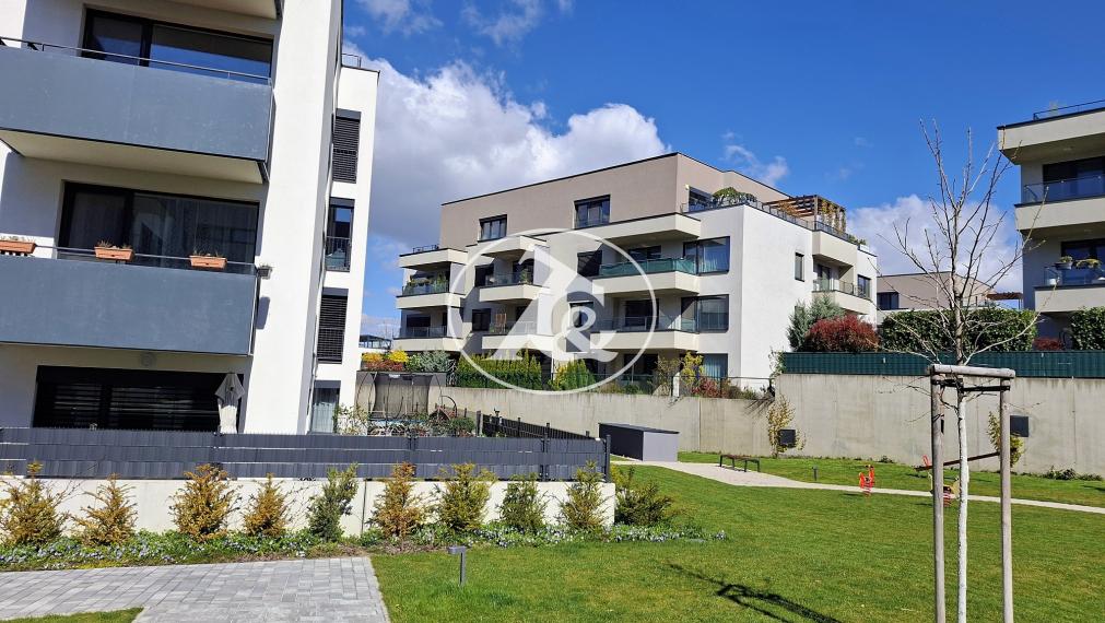 NOVOSTAVBA S PARKOVANÍM - PRÍJEMNÝ 2-IZB.BYT S BALKÓNOM, VKUSNE ZARIADENÝ, UL. Pri vápenickom potoku