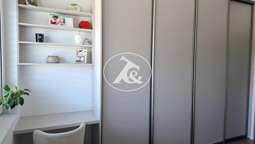 NOVOSTAVBA S PARKOVANÍM - PRÍJEMNÝ 2-IZB.BYT S BALKÓNOM, VKUSNE ZARIADENÝ, UL. Pri vápenickom potoku