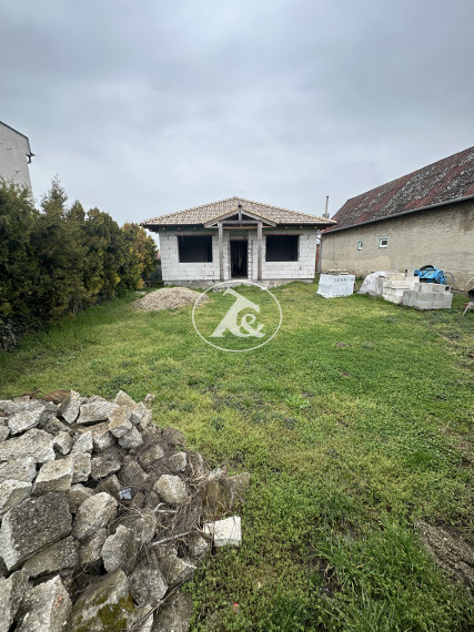 Predaj rozostavaného 4i rodinného domu o výmere 121,8 m2 na pozemku 871 m2 v obci Gbelce, okr. Nové Zámky