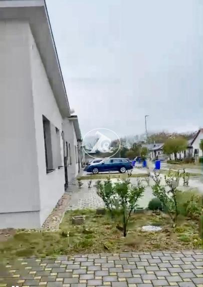 Príjemný rodinný dom v Malých Levároch na PREDAJ