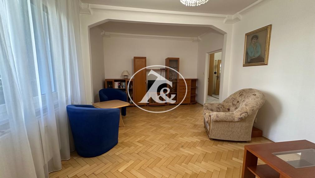 PRIESTRANNÝ 1-IZBOVÝ BYT S BALKÓNOM NA HABURSKEJ UL. V SRDCI ŠTRKOVCA – MOŽNOSŤ 2-IZBOVEJ DISPOZÍCIE
