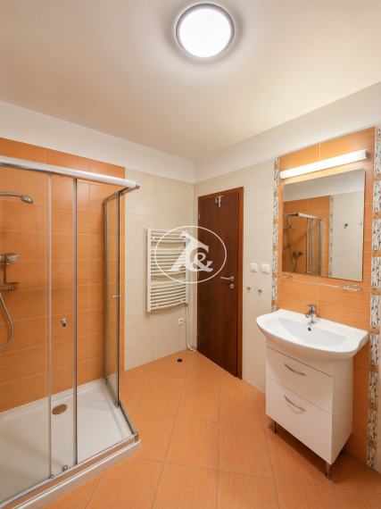 3-izbový apartmán s krbom, terasou a garážovým státím – Tále, Nízke Tatry