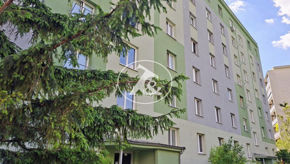MODERNÝ 2,5-IZBOVÝ ZREKONŠTRUOVANÝ BYT, UL. ČESKOSL.PARAŠUTISTOV, MODERNE ZARIADENÝ
