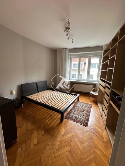 Bývanie pri Bratislavskom hrade - prenájom veľkého zariadeného 4-izb. bytu na ul. Palisády