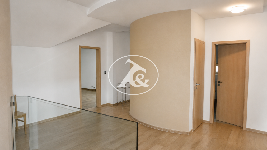 Nadštandardný rodinný dom s bazénom, dvojgarážou a samostatným apartmánom – Bratislava, Vajnory