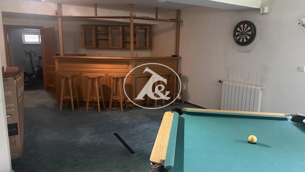 Predaj - romanticá  rodinná vila na pozemku o výmere 1396 m² v Trenčíne, v časti Hanzlíková
