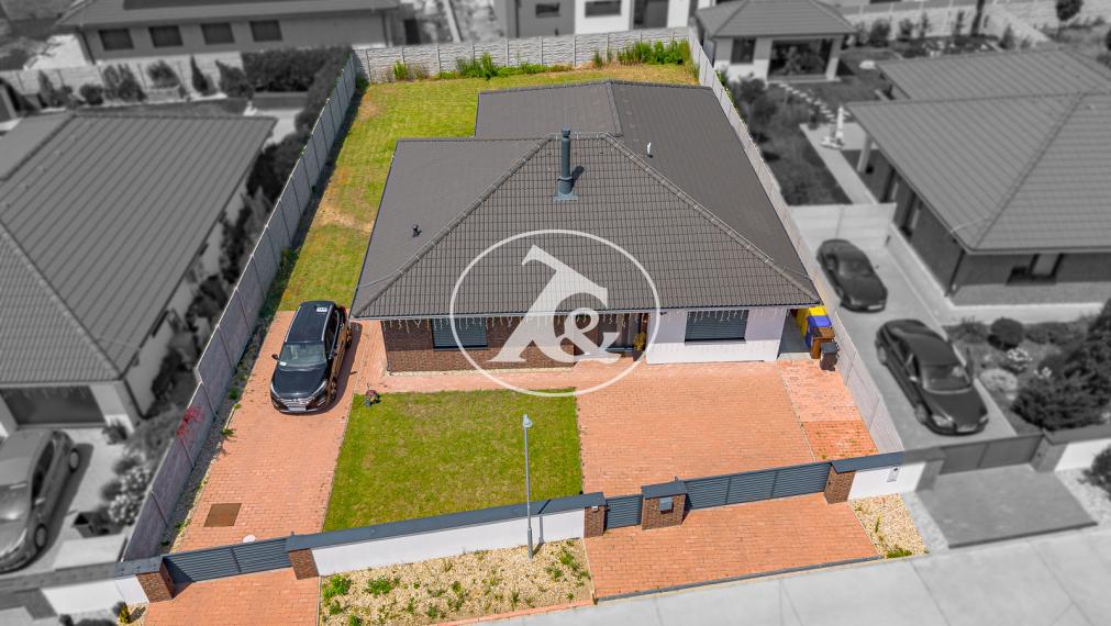 Moderný 5-izbový bungalov v zabývanej časti Miloslavova