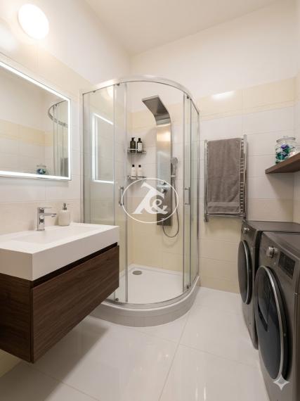 Predaj 2-izbového bytu s balkónom v Karlovej Vsi – Adámiho ul., 49,47 m² s potenciálom podľa vlastných predstáv