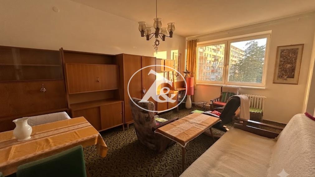 Predaj 2-izbového bytu s balkónom v Karlovej Vsi – Adámiho ul., 49,47 m² s potenciálom podľa vlastných predstáv