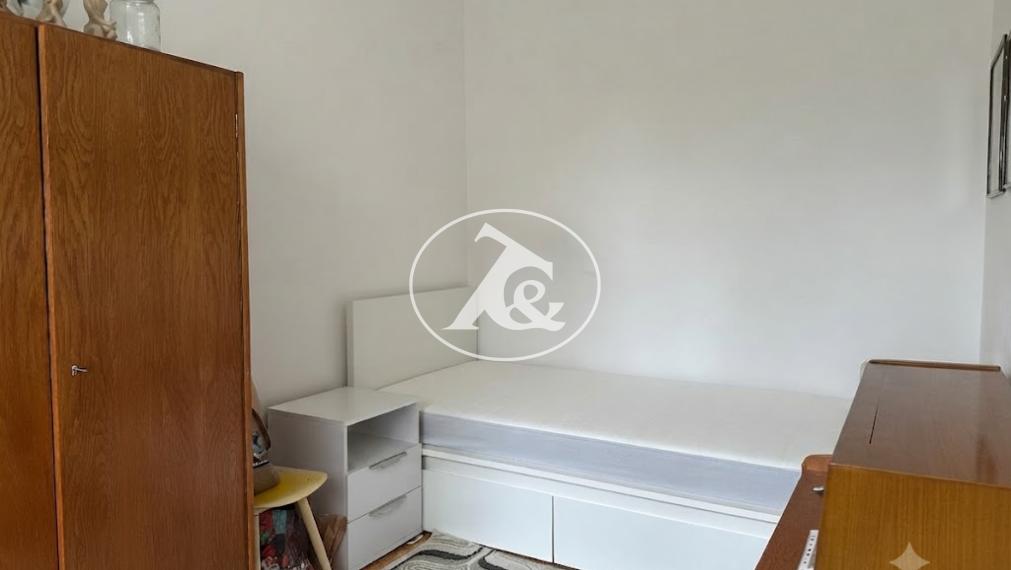 Predaj 2-izbového bytu s balkónom v Karlovej Vsi – Adámiho ul., 49,47 m² s potenciálom podľa vlastných predstáv