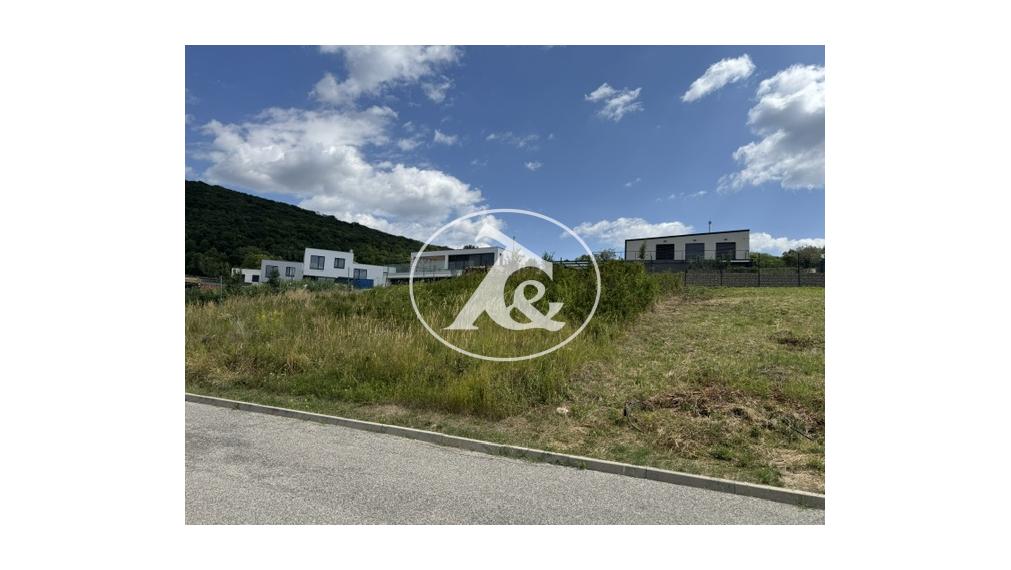 Exkluzívny pozemok s výhľadom na hrad Devín