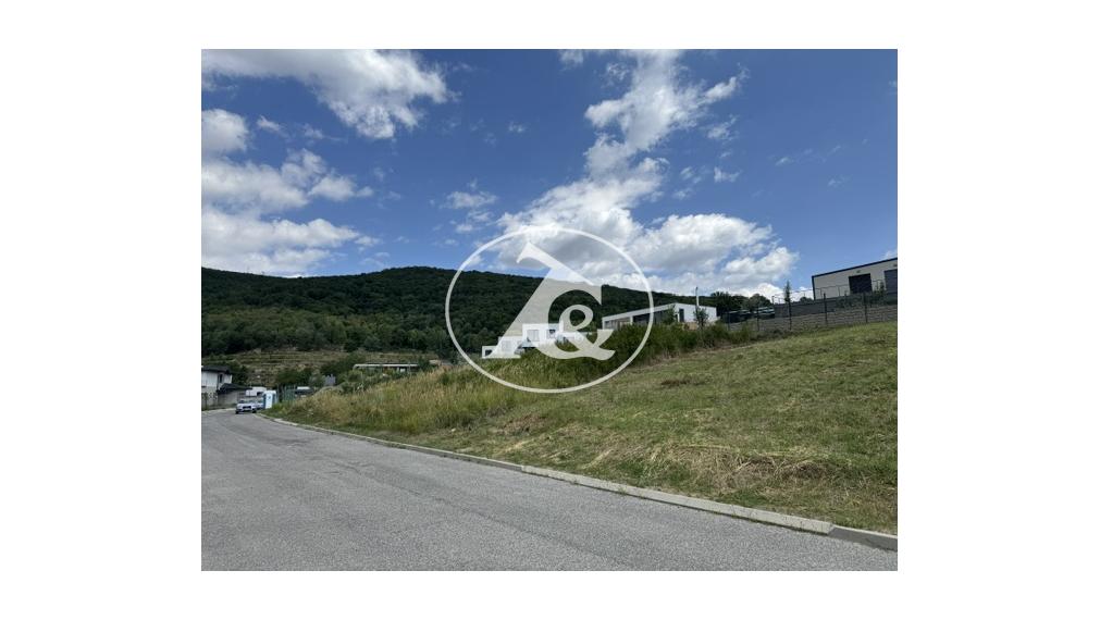 Exkluzívny pozemok s výhľadom na hrad Devín