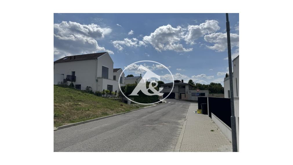 Exkluzívny pozemok s výhľadom na hrad Devín