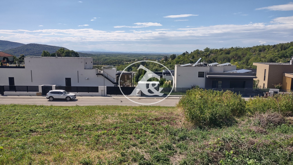 Exkluzívny pozemok s výhľadom na hrad Devín