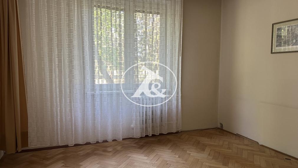 PRIESTRANNÝ 3-IZBOVÝ BYT S VEĽKOU LOGGIOU ORIENTOVANOU DO PARKU,  JADROVÁ UL. , RUŽINOV