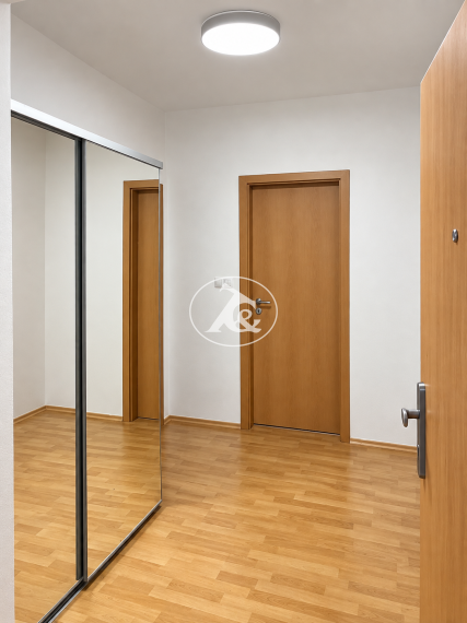 ATRAKTÍVNY 2-IZBOVÝ BYT V RUŽINOVE – IDEÁLNY NA BÝVANIE AJ INVESTÍCIU