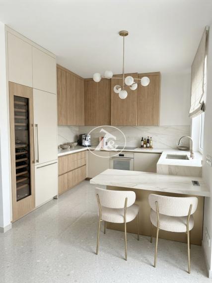 VEĽKORYSÝ 4-IZBOVÝ BYT NA KRAMÁROCH – 100 m², LOGGIA, ZELEŇ A PARKOVANIE