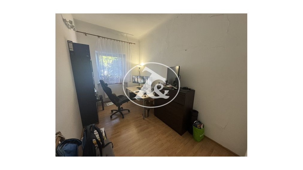 Veľký 4 izb. byt, vysoké stropy, tehlový dom, parkovanie