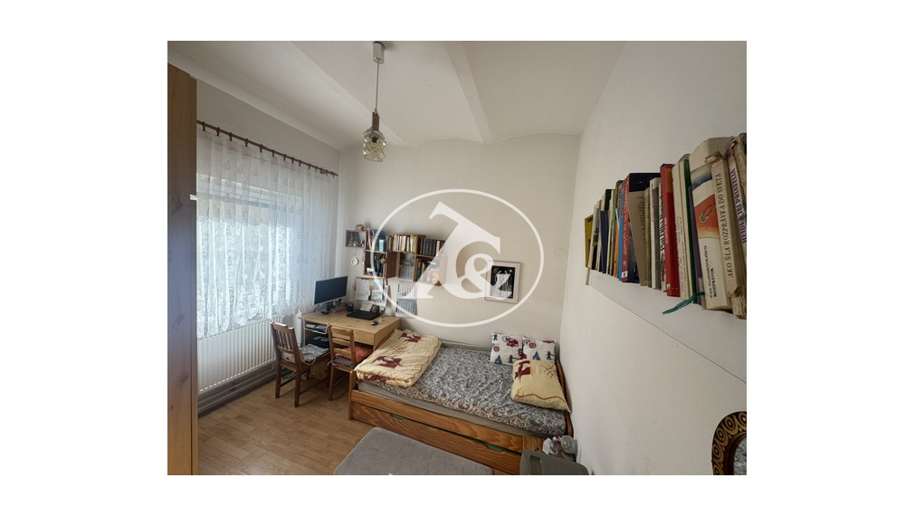 Veľký 4 izb. byt, vysoké stropy, tehlový dom, parkovanie
