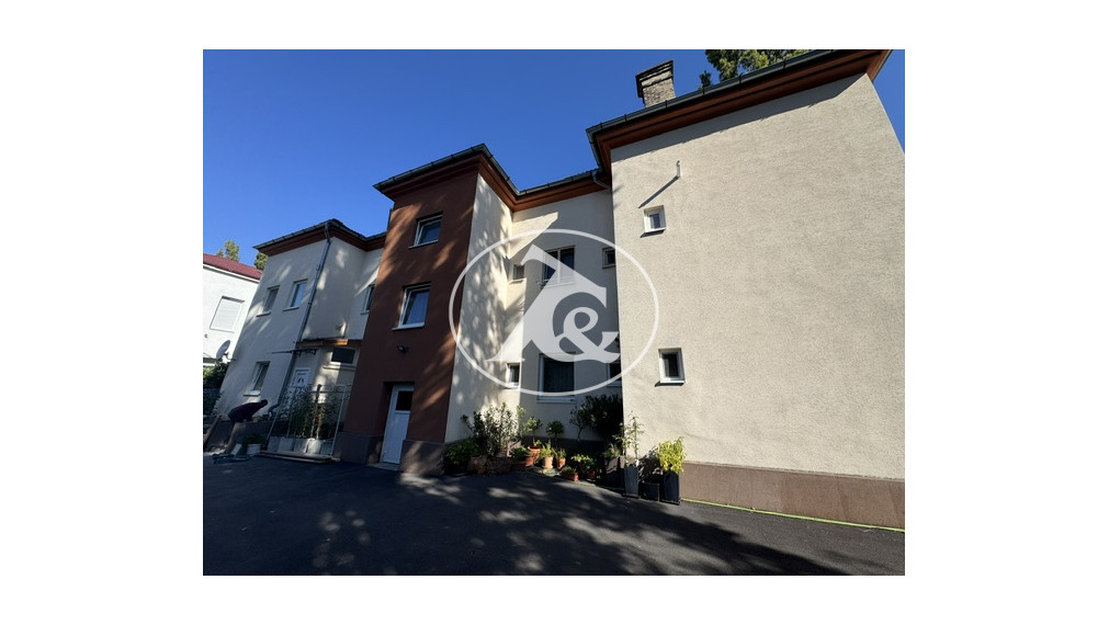 Veľký 4 izb. byt, vysoké stropy, tehlový dom, parkovanie
