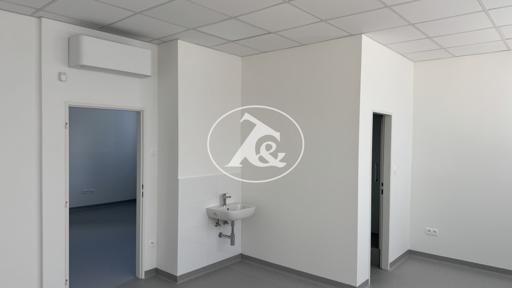 Zrekonštruované priestory vhodné na ambulanciu, zdravotníctvo, služby.