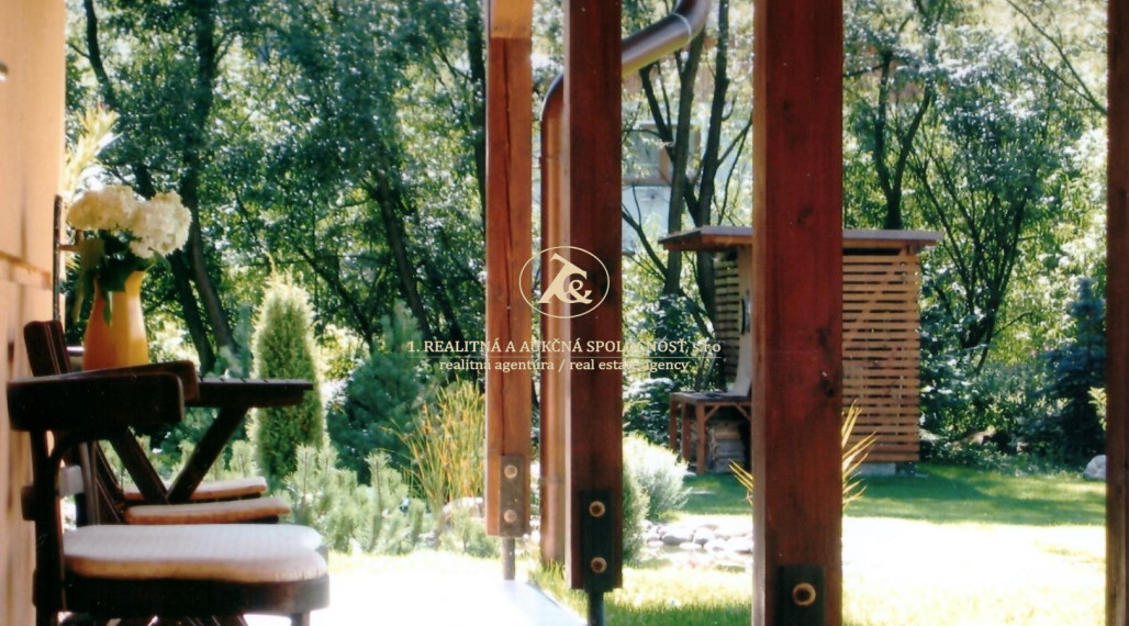 Multifunkčný dom v Mýte pod Ďumbierom - Bývanie a podnikanie v jednom!