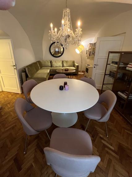 Tichý, nadštandardne zrekonštruovaný 2.izb byt na  Františkánskom námestí.