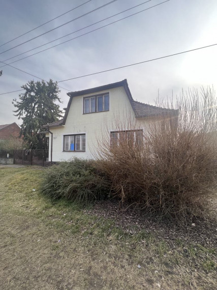 Na predaj veľkorysý pozemok, 5 izbový rodinný dom s hospodárskou časťou