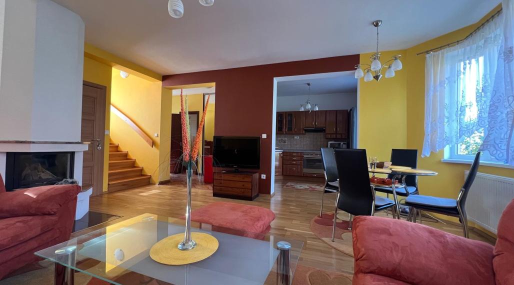 PRENÁJOM NÁDHERNÉHO 4,5-IZB. 2-PODLAŽNÉHO RODINNÉHO DOMU S GARÁŽOU A ZÁHRADOU V TICHOM PROSTREDÍ (CHORVÁTSKY GROB)