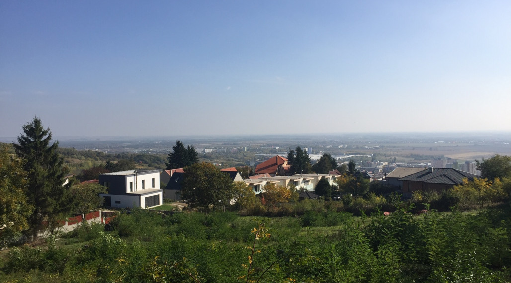Predaj atraktívneho pozemku o výmere 965 m2 s neobmedzeným výhľadom v Rači - Popolná ul.