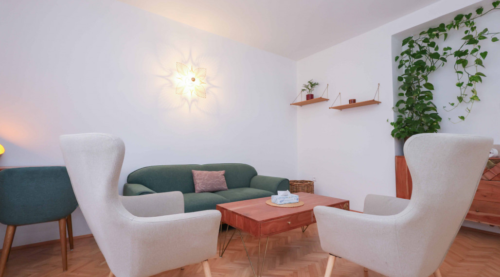 Exkluzívny predaj - Elegantný 3-izbový byt v Starom Meste s potenciálom na kľudné bývanie, Airbnb či kanceláriu