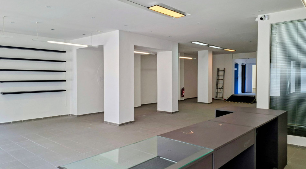 KOMERČNÝ PRIESTOR O VÝMERE 187 M2 S VÝKLADMI DO ULICE - VYSOKÁ UL., STARÉ MESTO