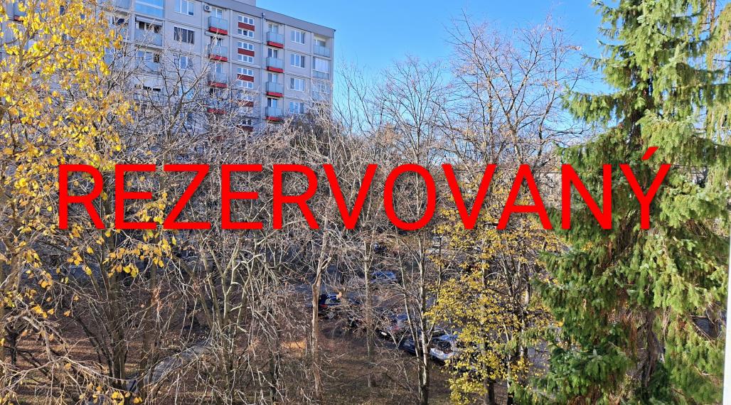 HĽADÁTE KOMFORNTÉ BÝVANIE V OBĽÚBENEJ ČASTI RUŽINOVA ? PONÚKAME NA PREDAJ 3-IZB.BYT NA KOMÁRNICKEJ UL. , ŠTRKOVEC