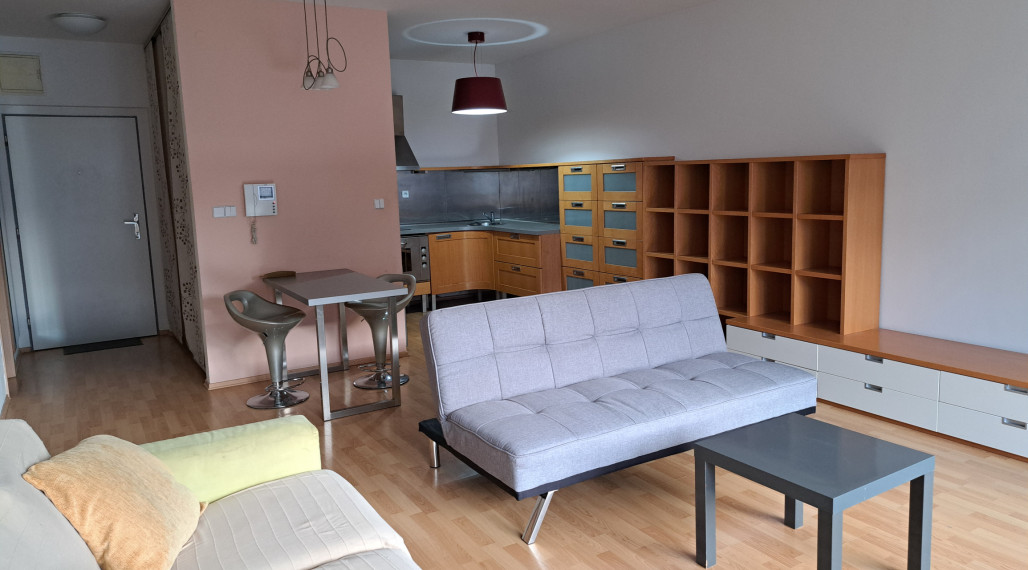 PRÍJEMNÝ TICHÝ 2-IZB.BYT V NOVOSTAVBE NA TOMAŠIKOVEJ UL., ZARIADENÝ, LOGGIA