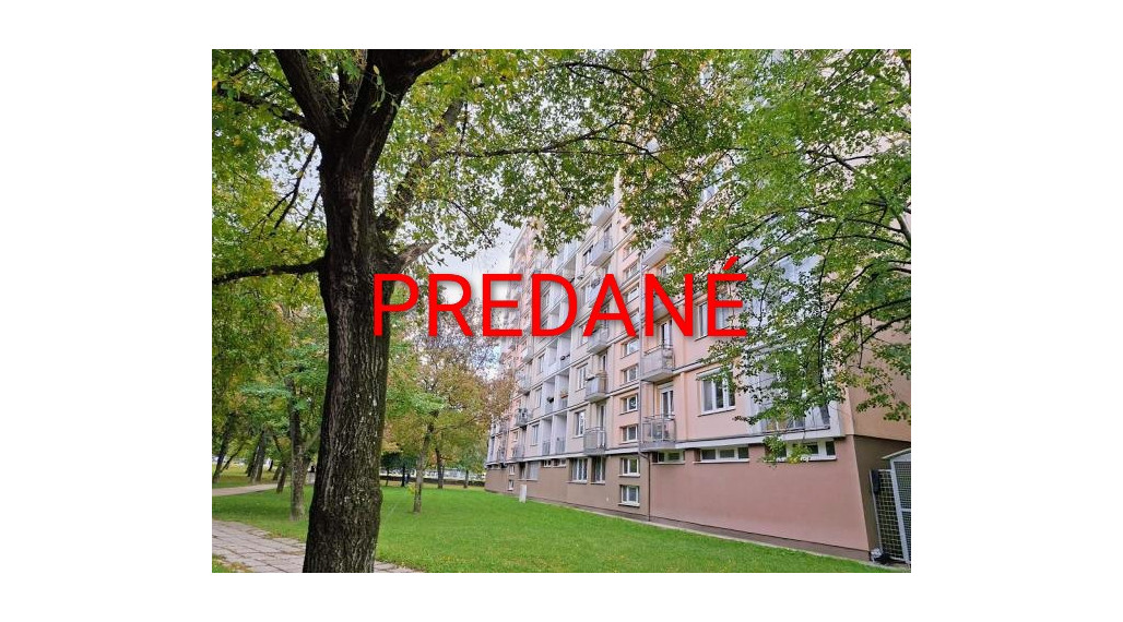 HĽADÁTE KOMFORNTÉ BÝVANIE V OBĽÚBENEJ ČASTI RUŽINOVA ? PONÚKAME NA PREDAJ 3-IZB.BYT NA KOMÁRNICKEJ UL. , ŠTRKOVEC