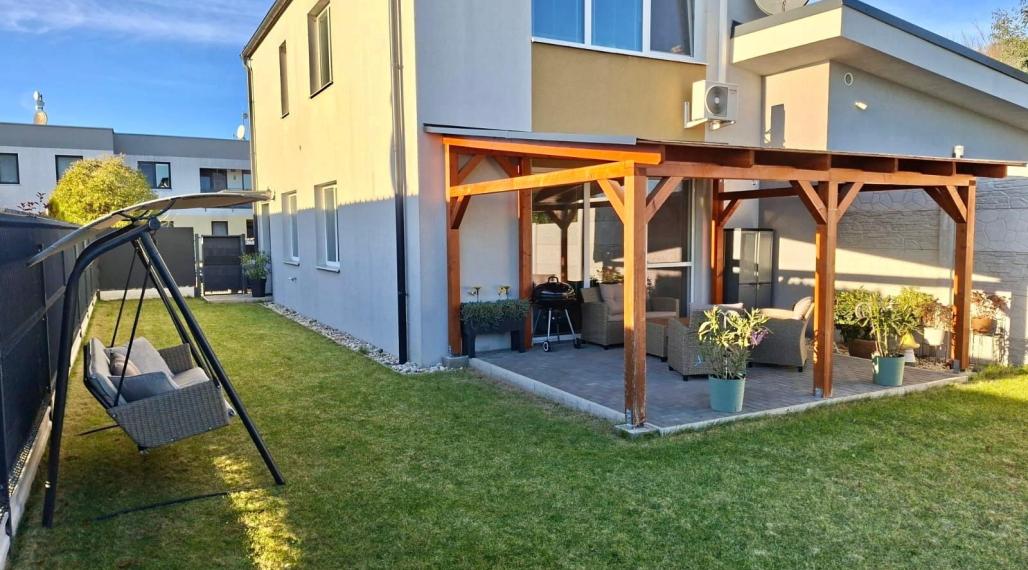 Rodinný dom, ktorý má všetko: priestor, záhradu, parking aj kľud pre rodinné bývanie