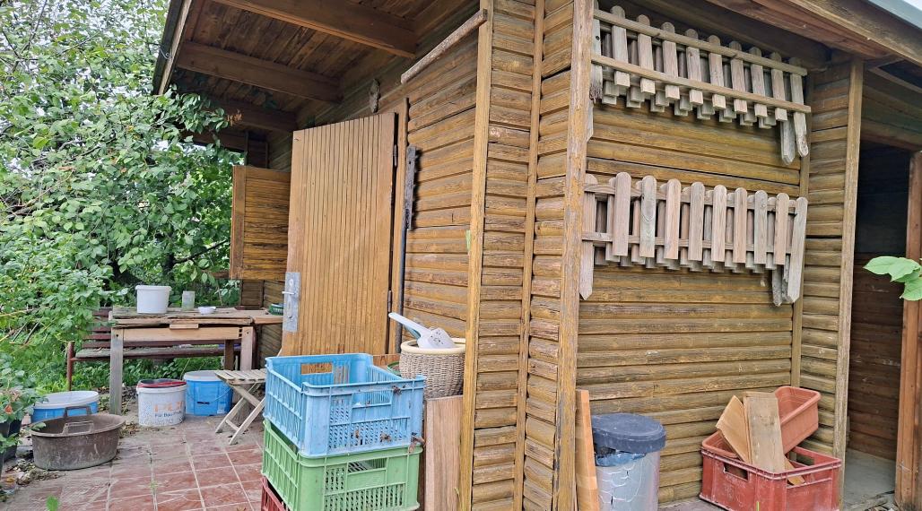 ZÁHRADA S CHATKOU VHODNÁ NA RELAX, AJ PESTOVANIE OVOCIA A ZELENINY, 4 ÁRE, PODUNAJSKÉ BISKUPICE