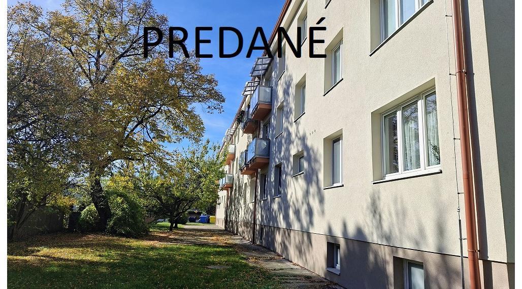 PRÍJEMNÝ 2-IZB.BYT, TEHLOVÝ DOM, NEPRECHODNÉ IZBY, KÚPOU VOĽNÝ, HANÁCKA UL.