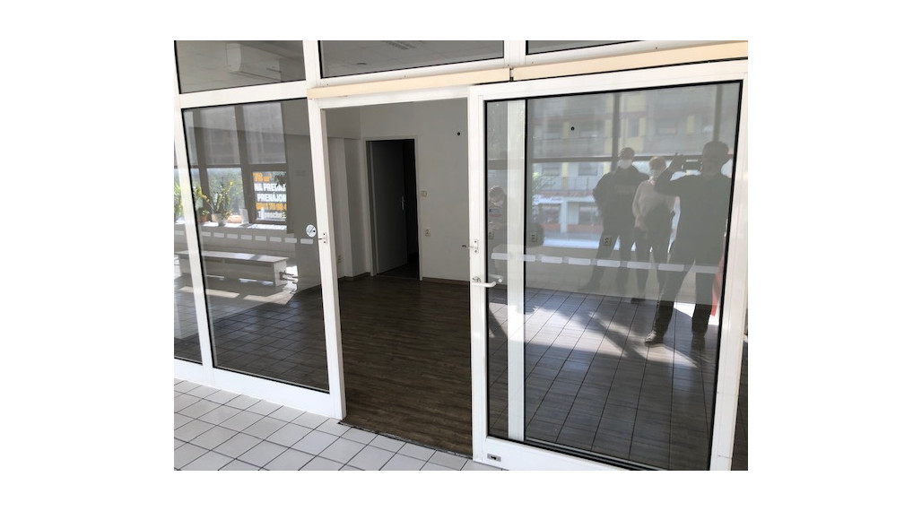 Priestor 36,6 m2 - dve miestnosti - na poschodí v AFK !