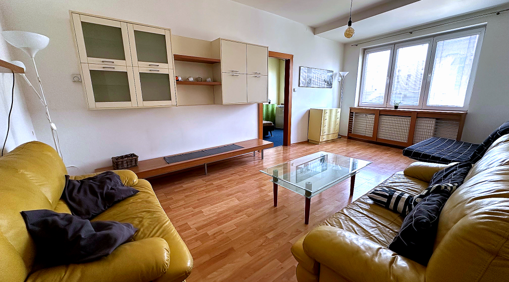 Nadčasový 2-izbový byt po rekonštrukcii v Starom Meste – Obchodná ul.