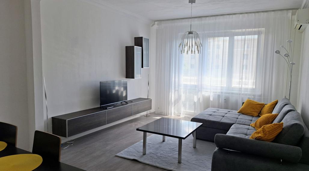 MODERNÝ 2,5-IZBOVÝ ZREKONŠTRUOVANÝ BYT, UL. ČESKOSL.PARAŠUTISTOV, MODERNE ZARIADENÝ