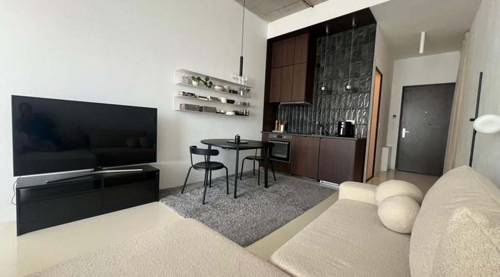 PREDAJ EXKLUZÍVNEHO 1-IZB. KOMPLET ZARIADENÉHO BYTU V PRÉMIOVOM PROJEKTE APOLLO RESIDENCE (Chalúpkova 4)