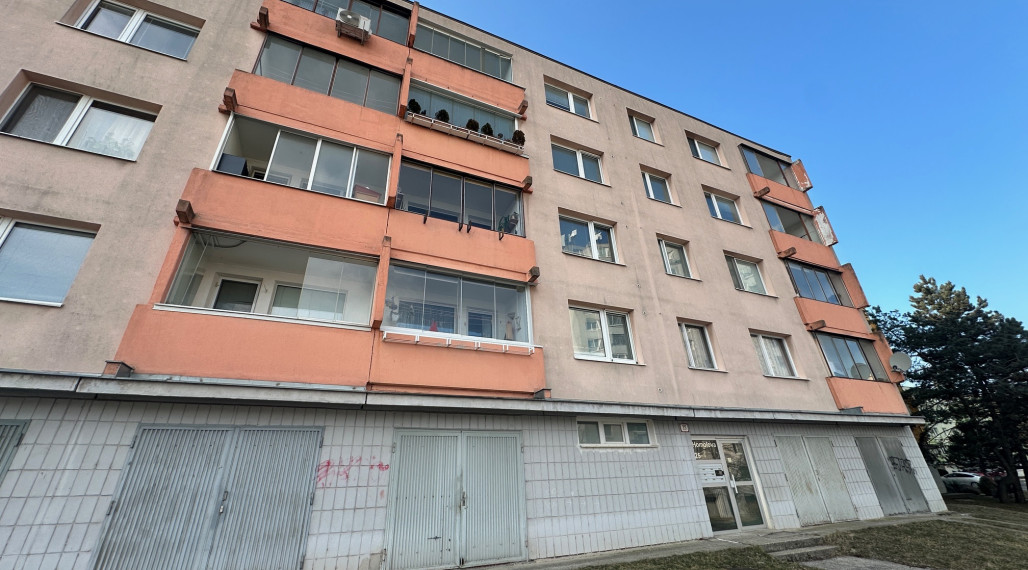 Predaj  garáže - na Homolovej  ulici, v Dúbravke/BA IV o výmere 18.46 m2