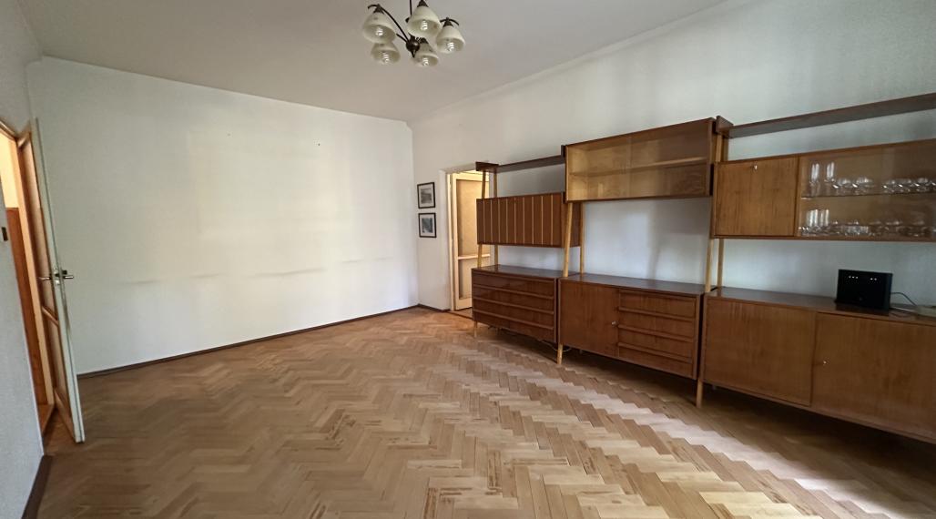 PRIESTRANNÝ 3-IZBOVÝ BYT S VEĽKOU LOGGIOU ORIENTOVANOU DO PARKU,  JADROVÁ UL. , RUŽINOV